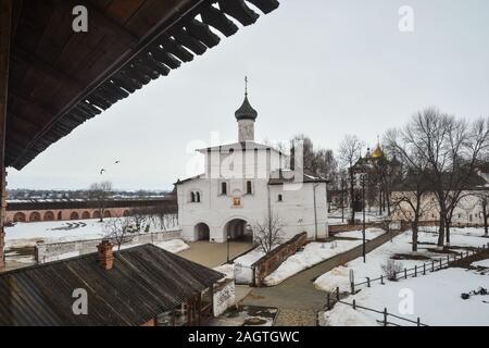 Primavera a Suzdal'. Suzdal è una delle città dell'anello d'oro della Russia. Foto Stock