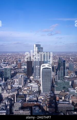 London city skyline di antenna del business e del settore bancario del distretto finanziario. Vista dal frammento di pavimento 72a. Foto Stock