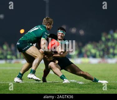 Galway Sportsgrounds, Galway, Connacht, Irlanda. Xxi Dec, 2019. Guinness Pro 14 Rugby, Connacht versus Munster; Kyle Godwin e Tom Daly (Connacht) arrestare un attacco di Munster - Editoriale usare carte di credito: Azione Plus sport/Alamy Live News Foto Stock