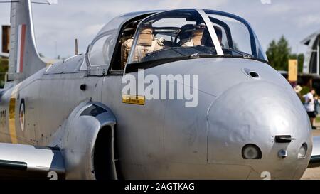 BAC Jet Provost T3 (XM424) sul flightline presso l'Imperial War Museum Duxford il 26 maggio 2019 Foto Stock