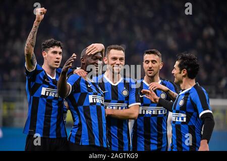 Milano, Italia. Xxi Dec, 2019. Romelu Lukaku di FC Internazionale durante la Serie A match tra Inter e Milan e Genoa allo stadio San Siro di Milano, Italia il 21 dicembre 2019. Foto di Mattia Ozbot. Solo uso editoriale, è richiesta una licenza per uso commerciale. Nessun uso in scommesse, giochi o un singolo giocatore/club/league pubblicazioni. Credit: UK Sports Pics Ltd/Alamy Live News Foto Stock