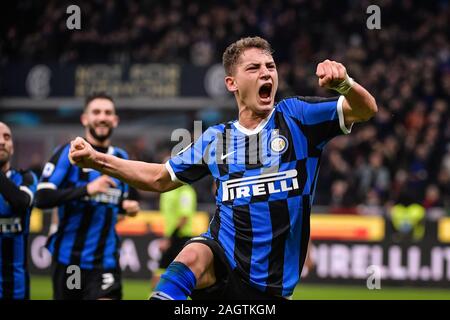 Milano, Italia. Xxi Dec, 2019. Sebastiano Esposito di FC Internazionale durante la Serie A match tra Inter e Milan e Genoa allo stadio San Siro di Milano, Italia il 21 dicembre 2019. Foto di Mattia Ozbot. Solo uso editoriale, è richiesta una licenza per uso commerciale. Nessun uso in scommesse, giochi o un singolo giocatore/club/league pubblicazioni. Credit: UK Sports Pics Ltd/Alamy Live News Foto Stock