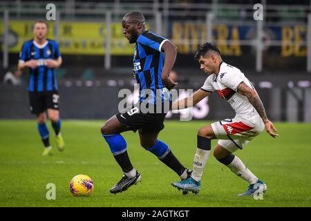 Milano, Italia. Xxi Dec, 2019. Romelu Lukaku di FC Internazionale durante la Serie A match tra Inter e Milan e Genoa allo stadio San Siro di Milano, Italia il 21 dicembre 2019. Foto di Mattia Ozbot. Solo uso editoriale, è richiesta una licenza per uso commerciale. Nessun uso in scommesse, giochi o un singolo giocatore/club/league pubblicazioni. Credit: UK Sports Pics Ltd/Alamy Live News Foto Stock