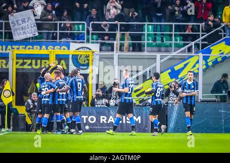 Milano, Italia. Xxi Dec, 2019. roberto gagliardini (fc internazionale) goalduring Inter vs Genova, italiano di calcio di Serie A del campionato Gli uomini in Milano, Italia, 21 Dicembre 2019 - LPS/Fabrizio Carabelli Credito: Fabrizio Carabelli/LP/ZUMA filo/Alamy Live News Foto Stock