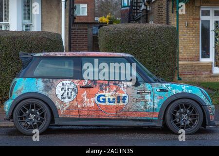 Mini Cooper con Gulf Racing Wrap Foto Stock