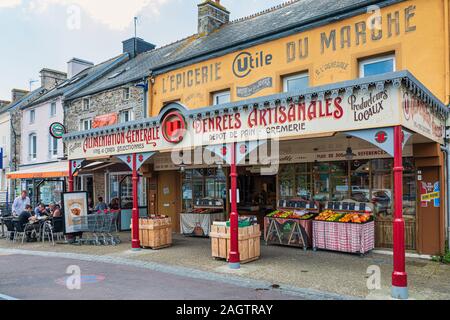 Stile antico negozio frontage in BARNEVILLE CARTERET, Normandia Foto Stock