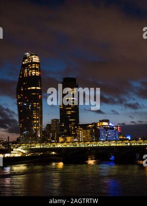 Blackfriars Ponte Ferroviario sul fiume Tamigi, banca del sud del fiume Tamigi, Londra, Regno Unito, GB. Foto Stock