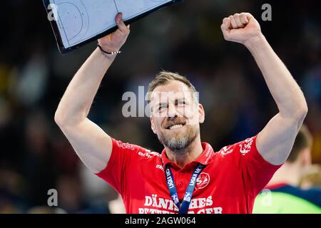 Mannheim, Germania. Xxi Dec, 2019. Pallamano: Bundesliga, XX Giornata Rhein-Neckar Löwen - SG Flensburg-Handewitt, SAP Arena. Flensburg coach Maik Machulla è felice circa la vittoria. Credito: Uwe Anspach/dpa/Alamy Live News Foto Stock