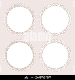 Set di 4 molto semplice cornici tonde con completamente modificabile la larghezza del tratto Illustrazione Vettoriale