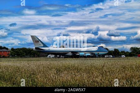 Un enorme Boeing 747, uno dei più belli del mondo con aeromobili è 2 deck i costruttori di cellule. Questo speciale aeroplano è "Air Force One' che ferr Foto Stock