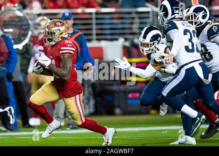 Santa Clara, CA, Stati Uniti d'America. Xxi Dec, 2019. San Francisco 49ers running back Raheem Mostert (31) corre per un touchdown nel secondo trimestre durante una partita a Levi's Stadium il Sabato, Dicembre 21, 2019 in Santa Clara, California Credito: Paolo Kitagaki Jr./ZUMA filo/Alamy Live News Foto Stock