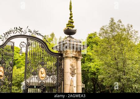 Cancello principale del Castello di Chapultepec. Situato sulla cima della collina di Chapultepec nel parco di Chapultepec nella città del Messico. Foto Stock