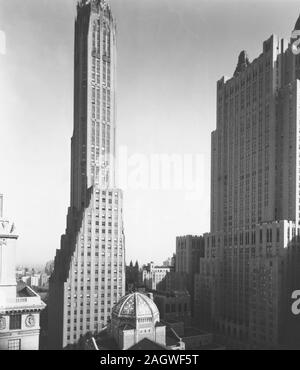 1930s New York City - San Bartolomeo, Waldorf Astoria, General Electric Building, Park Avenue e la 51st Street, Manhattan ca. 1936 Foto Stock