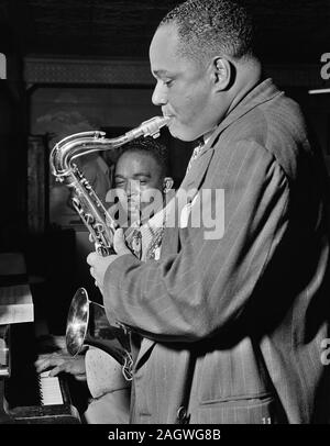 Ritratto di Joe Thomas e Eddie Wilcox, fedele Charles Lodge n. 167, New York, N.Y., ca. Ott. 1947 Foto Stock