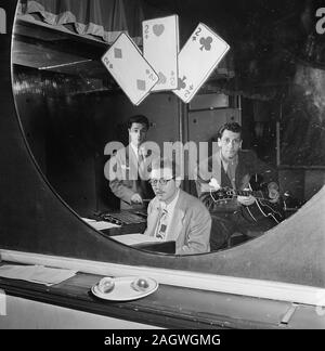 Ritratto di Terry Gibbs, Harry Biss e Bill (Buddy) De Arango, tre Deuces, New York, N.Y., ca. Giugno 1947 Foto Stock