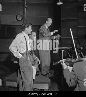 Ritratto di Frank Sinatra e Axel Stordahl, Liederkrantz Hall di New York, N.Y., ca. 1947 Foto Stock