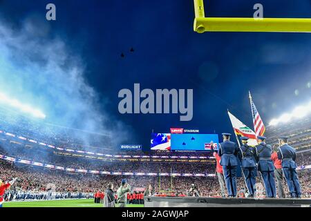 Santa Clara, California, USA. Xxi Dec, 2019. Air Force cavalcavia prima del gioco di NFL tra il Los Angeles Rams e San Francisco 49ers a Levi's Stadium di Santa Clara, California. Chris Brown/CSM/Alamy Live News Foto Stock