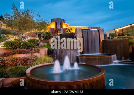 Blackhawk Plaza al crepuscolo Foto Stock