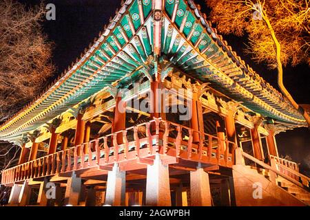 Vista notturna di Omokdae, Jeonju Villaggio Hanok tradizionale Cittadina Coreana, Jeonju, Jeonbuk, Corea del Sud, Asia. Foto Stock