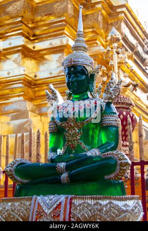 Green buddha a Wat Phrathat Doi Suthep Temple vicino a Chiang Mai, Thailandia Foto Stock