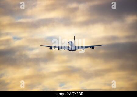 Flughafen DŸsseldorf International, DUS, Emirates Airbus A380 al decollo, Foto Stock