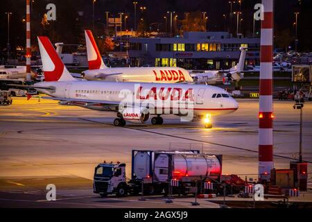 DŸsseldorf Aeroporto Internazionale, DUS, Laudamotion, aerei sul piazzale, Foto Stock