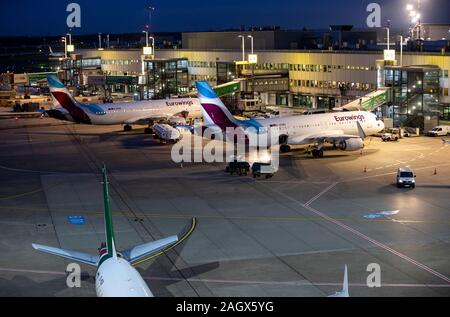DŸsseldorf Aeroporto Internazionale, DUS, Eurowings aereo al terminale di gate, Foto Stock