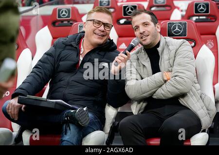 Amsterdam, Paesi Bassi. 22 Dic, 2019. AMSTERDAM, JohanCruyff Arena, 15-12-2019, olandese Eredivisie calcio stagione 2019-2020. Rob van Rossum e Rafael van der Vaart durante il gioco Ajax - ADO Den Haag (L'Aia). Credito: Pro scatti/Alamy Live News Foto Stock