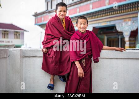 GHOOM, India - 18 Marzo 2017: sorridente monaco buddista nel monastero Dali Ghoom, India. Foto Stock