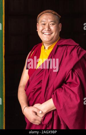 GHOOM, India - 18 Marzo 2017: sorridente monaco buddista nel monastero Dali Ghoom, India. Foto Stock