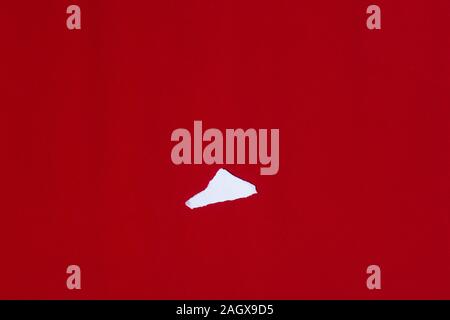 A small piece of paper on a red background Foto Stock