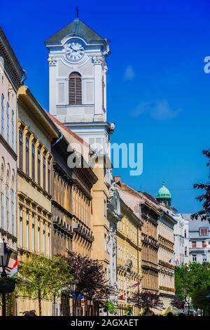 Famosa Vaci Street, la strada principale dello shopping a Budapest, Ungheria Foto Stock