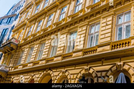 Famosa Vaci Street, la strada principale dello shopping a Budapest, Ungheria Foto Stock