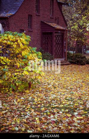 Schiller Park in colori autunnali, villaggio tedesco di quartiere, Columbus, Ohio, Stati Uniti d'America Foto Stock