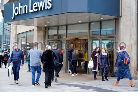 Edimburgo, Scozia, Regno Unito. 22 dic 2019. Christmas Shopper entrare e uscire da John Lewis department store presso il St James centro su stampede domenica per last minute shopping di Natale. Credito: Craig Brown/Alamy Live News Foto Stock