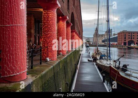 Liverpool Albert Dock complesso luminarie di Natale. Foto Stock
