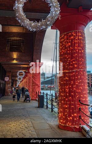 Liverpool Albert Dock complesso luminarie di Natale. Foto Stock