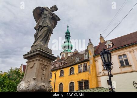 Bratislava, Slovacchia - 22 agosto 2019. Michael's Gate nella città vecchia di Bratislava Foto Stock