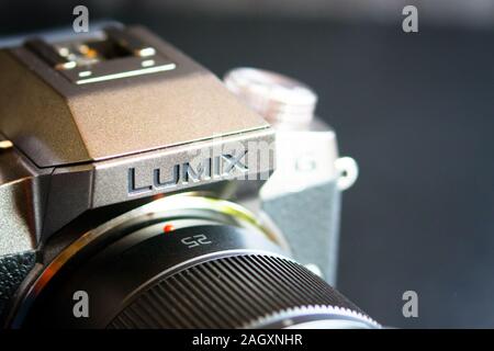 Bishkek, Kirghizistan - 24 February, 2018: Close up logo grigio di Panasonic Lumix Foto Stock