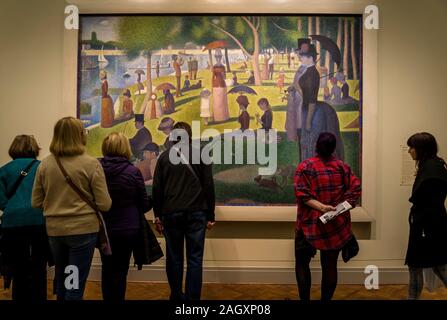 Per i visitatori in cerca di Georges Seurat la pittura una domenica sul Grande Jatte, 1884, l'Art Institute of Chicago, Chicago, Illinois, Stati Uniti d'America Foto Stock