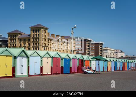 La spiaggia di Brighton capanne, REGNO UNITO Foto Stock