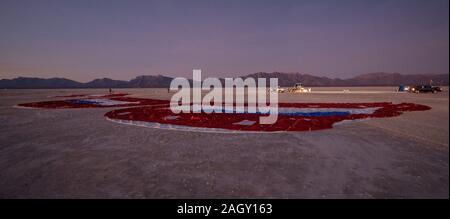 Nuovo Messico, Stati Uniti d'America. 22 Dic, 2019. La Boeing, NASA, E DEGLI STATI UNITI Il personale dell'esercito a prepararsi per la Boeing CST-100 Starliner navicella spaziale di atterraggio in White Sands, New Mexico, il 22 dicembre 2019. L'atterraggio dovranno completare un breve volo orbitale di prova per la società che ancora incontra diversi gli obiettivi della missione per la NASA commerciale del programma dell'equipaggio. Il veicolo spaziale Starliner lanciato su un regno lancio Alleanza Atlas V rocket a 6:36 a.m. il venti dicembre from Space Launch Complex 41 alla Cape Canaveral Air Force Station in Florida. Credito: UPI/Alamy Live News Foto Stock