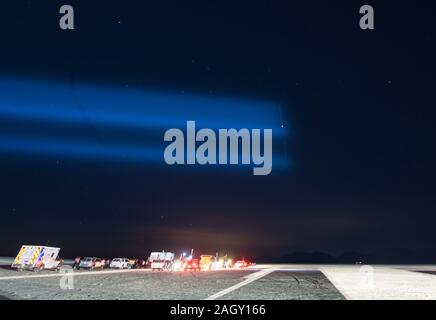 Nuovo Messico, Stati Uniti d'America. 22 Dic, 2019. La Boeing CST-100 Starliner lander è visto lo sbarco in questo 30 sec. esposizione in White Sands, New Mexico, il 22 dicembre 2019. L'atterraggio completa un breve volo orbitale di prova per la società che ancora incontra diversi gli obiettivi della missione per la NASA commerciale del programma dell'equipaggio. Il veicolo spaziale Starliner lanciato su un regno lancio Alleanza Atlas V rocket a 6:36 a.m. il venti dicembre from Space Launch Complex 41 alla Cape Canaveral Air Force Station in Florida. Credito: UPI/Alamy Live News Foto Stock