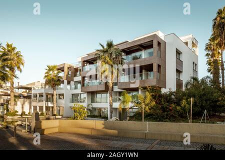 Moderno edificio di appartamenti a Paphos, Cipro Foto Stock