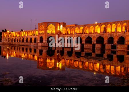 Ponte Khaju nella città di Esfahan Iran Foto Stock