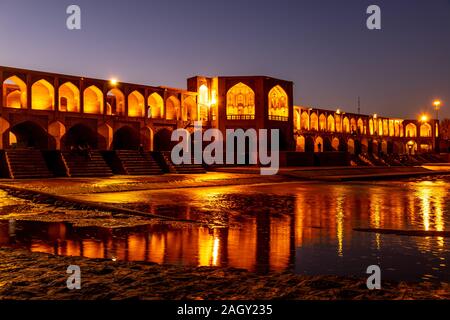 Ponte Khaju nella città di Esfahan Iran Foto Stock