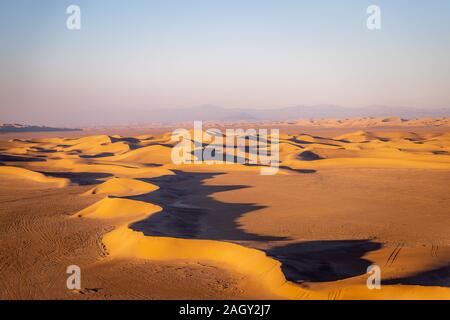 Deserto Varzaneh durante il tramonto Foto Stock