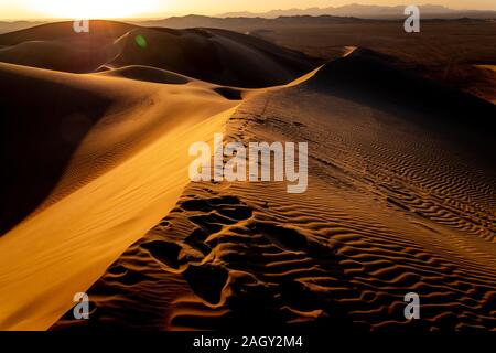 Deserto Varzaneh durante il tramonto Foto Stock