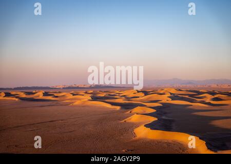 Deserto Varzaneh durante il tramonto Foto Stock