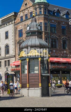 Un chiosco in Kongens Nytorv square, Copenhagen, Danimarca Foto Stock